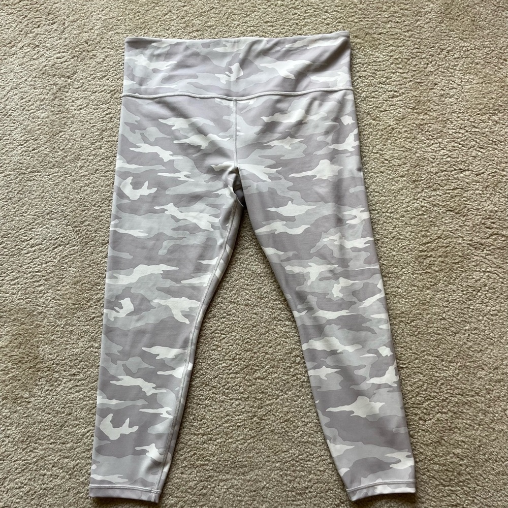Athleta Womens Size XL Elation 7/8 Tigh Tan Camo Legging Yoga Compression